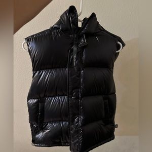 Aritzia - Super Puff Original Vest LIKE NEW